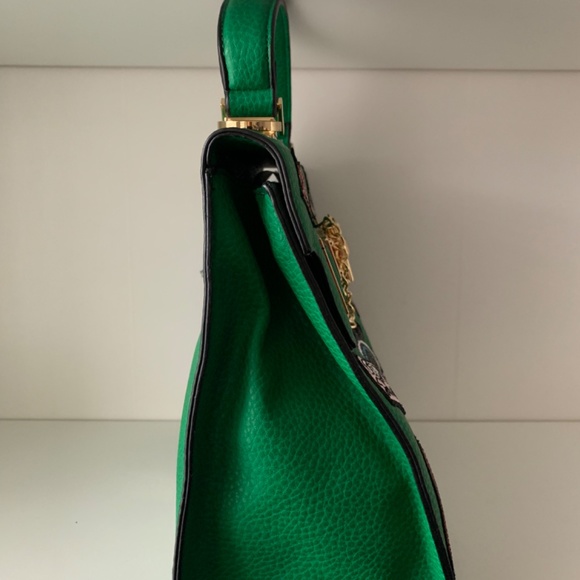 Green Purse with gold chain and patch detailing - Picture 5 of 5